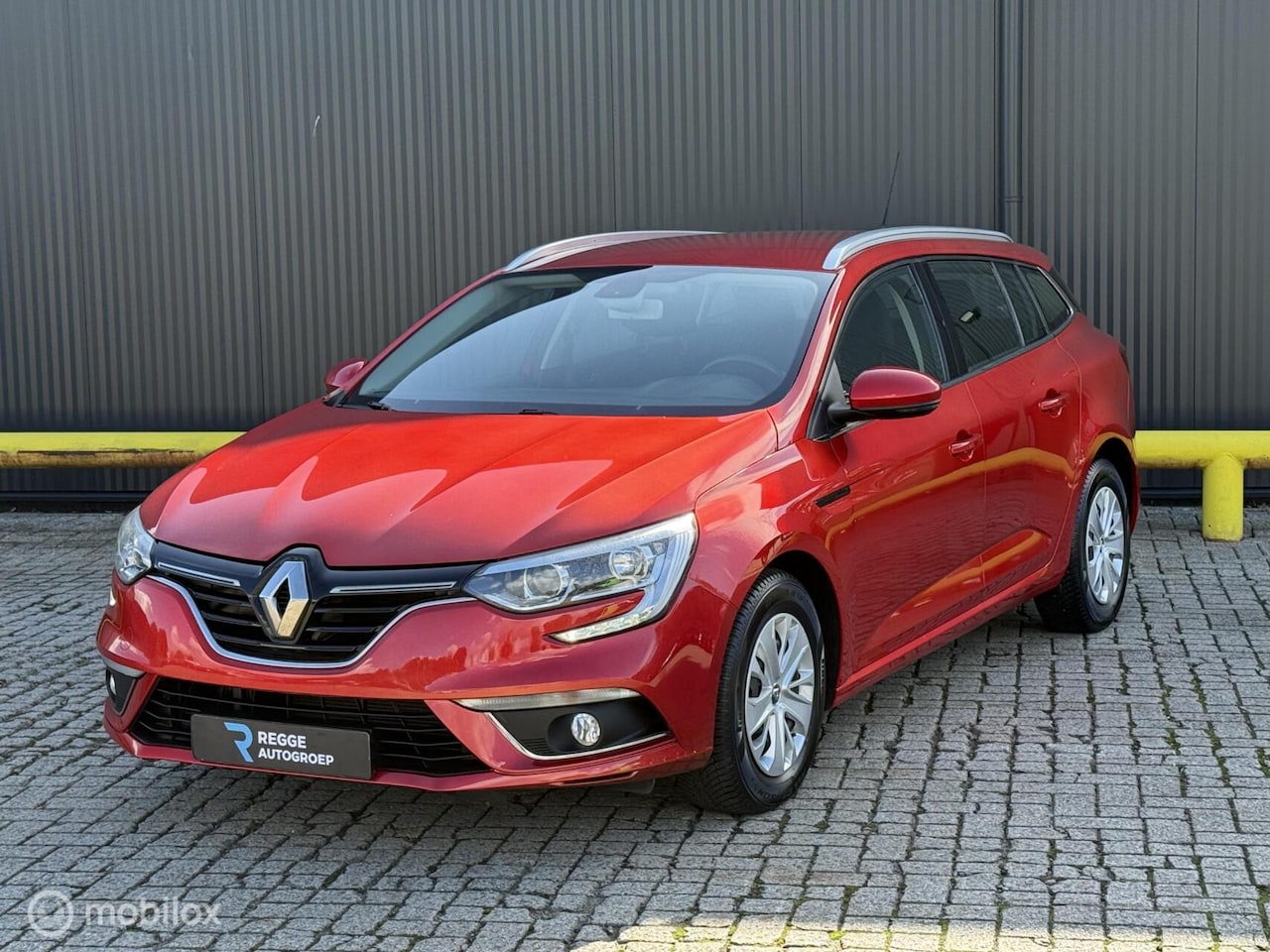 Renault Mégane Estate - 1.2 TCe Life NAVI | PDC | CRUISE - AutoWereld.nl