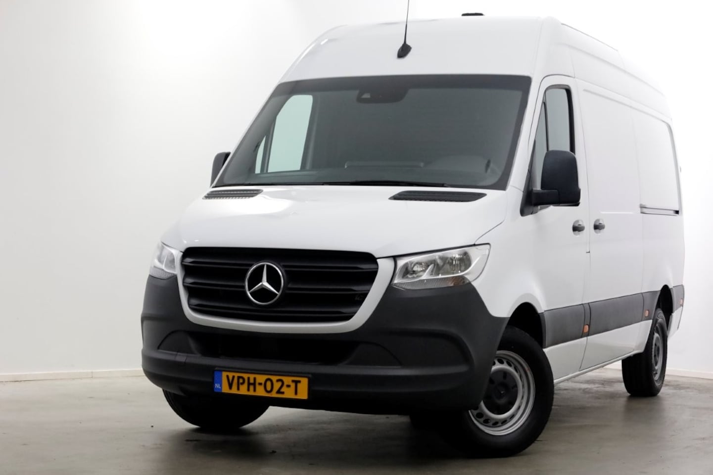 Mercedes-Benz Sprinter - 317 CDI 170pk 9G Automaat L2H2 RWD Airco/2x Schuifdeur/Trekhaak 3500kg 05-2022 - AutoWereld.nl
