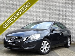 Volvo S60 - 1.6 T4F Kinetic | Leder | Trekhaak | Schuif- / kanteldak
