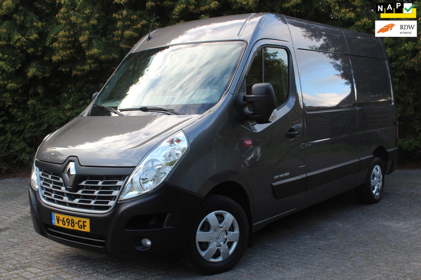 Renault Master - T35 2.3 dCi L2H2 Energy 146PK | Airco | Navigatie | Trekhaak | 3-zits - AutoWereld.nl