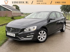 Volvo V60 - 2.0 T5 Kinetic RIEM V.V. | ADAPT. CRUISE | TREKHAAK | D-O | NAVIGATIE | LEER | NL-AUTO