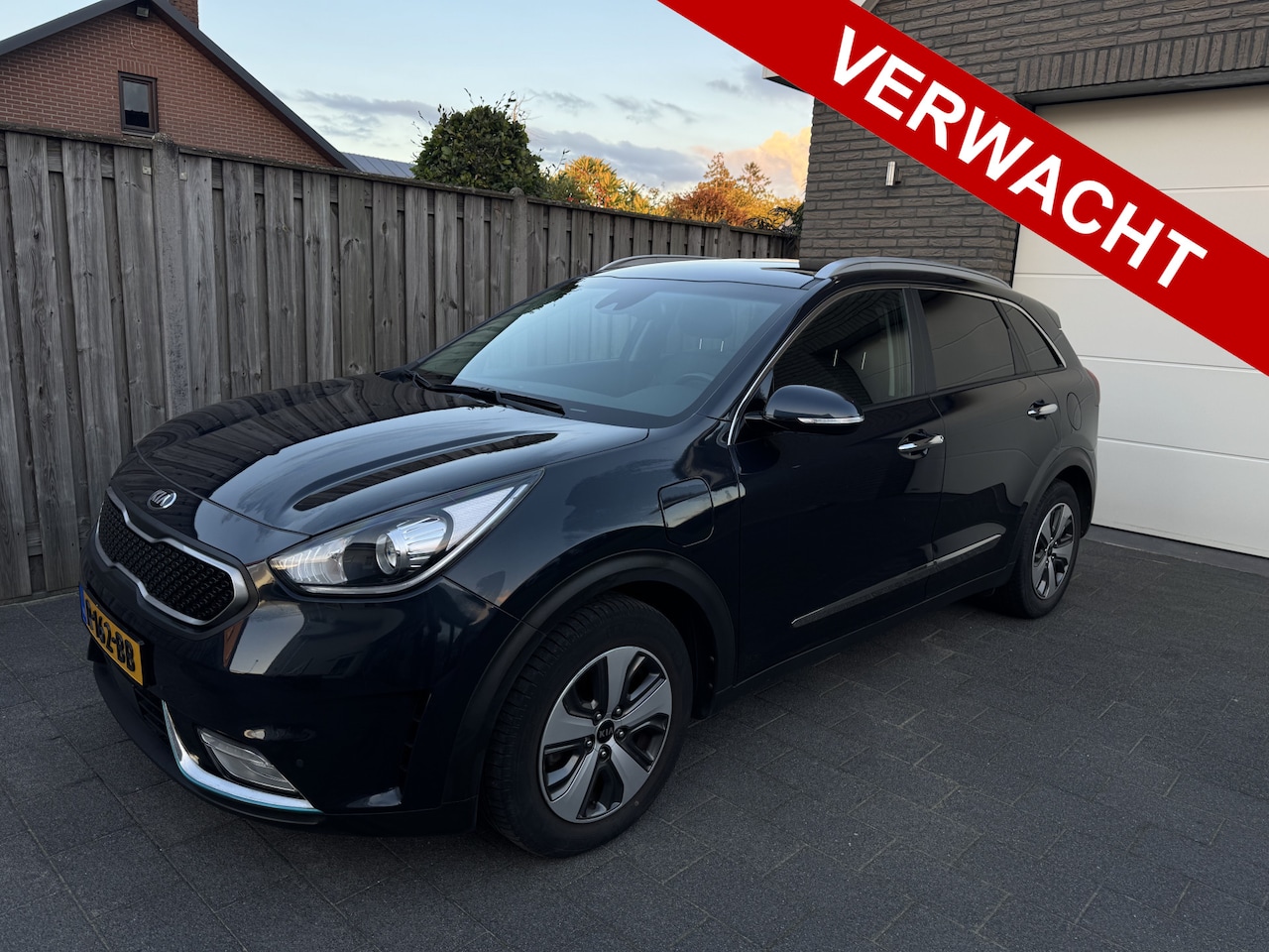 Kia Niro - 1.6 GDi PHEV DynamicPlusLine Navi Leder Carplay Camera Stuur en StoelVerwaming DAB Clima P - AutoWereld.nl