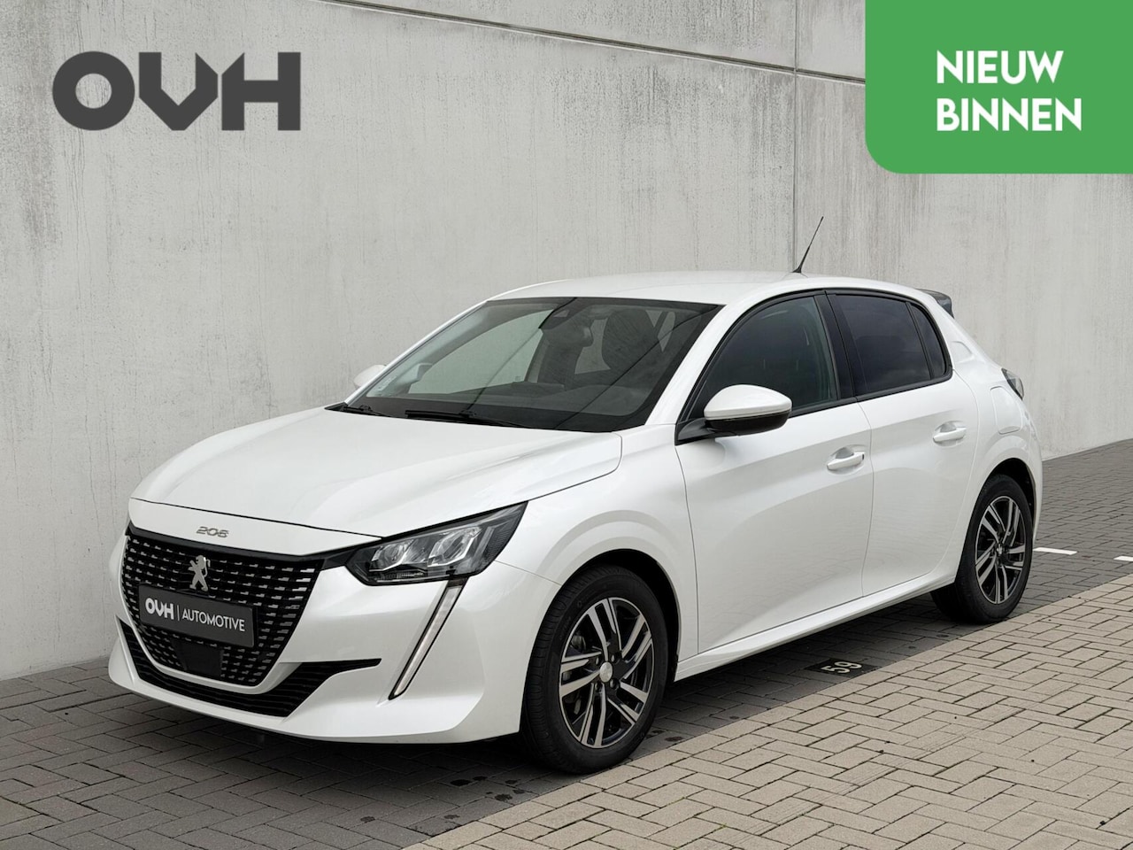 Peugeot 208 - 1.2 Allure | CarPlay | 100 pk | Clima | Camera - AutoWereld.nl