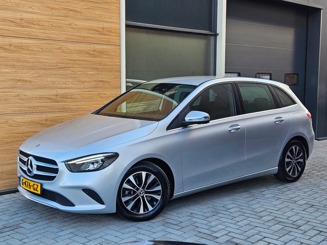 Mercedes-Benz B-klasse - 180 Business Solution Plus Carplay Camera Navi LED - AutoWereld.nl