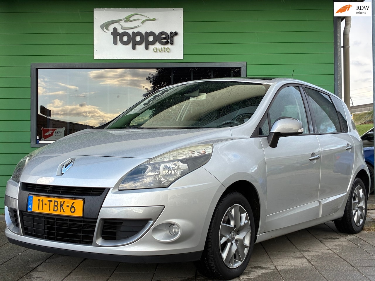 Renault Scénic - 1.6 Authentique|1e Eigenaar|D-riem v.v.|Panoramadak|Climatronic|Trekhaak|CruiseControl|NAP - AutoWereld.nl