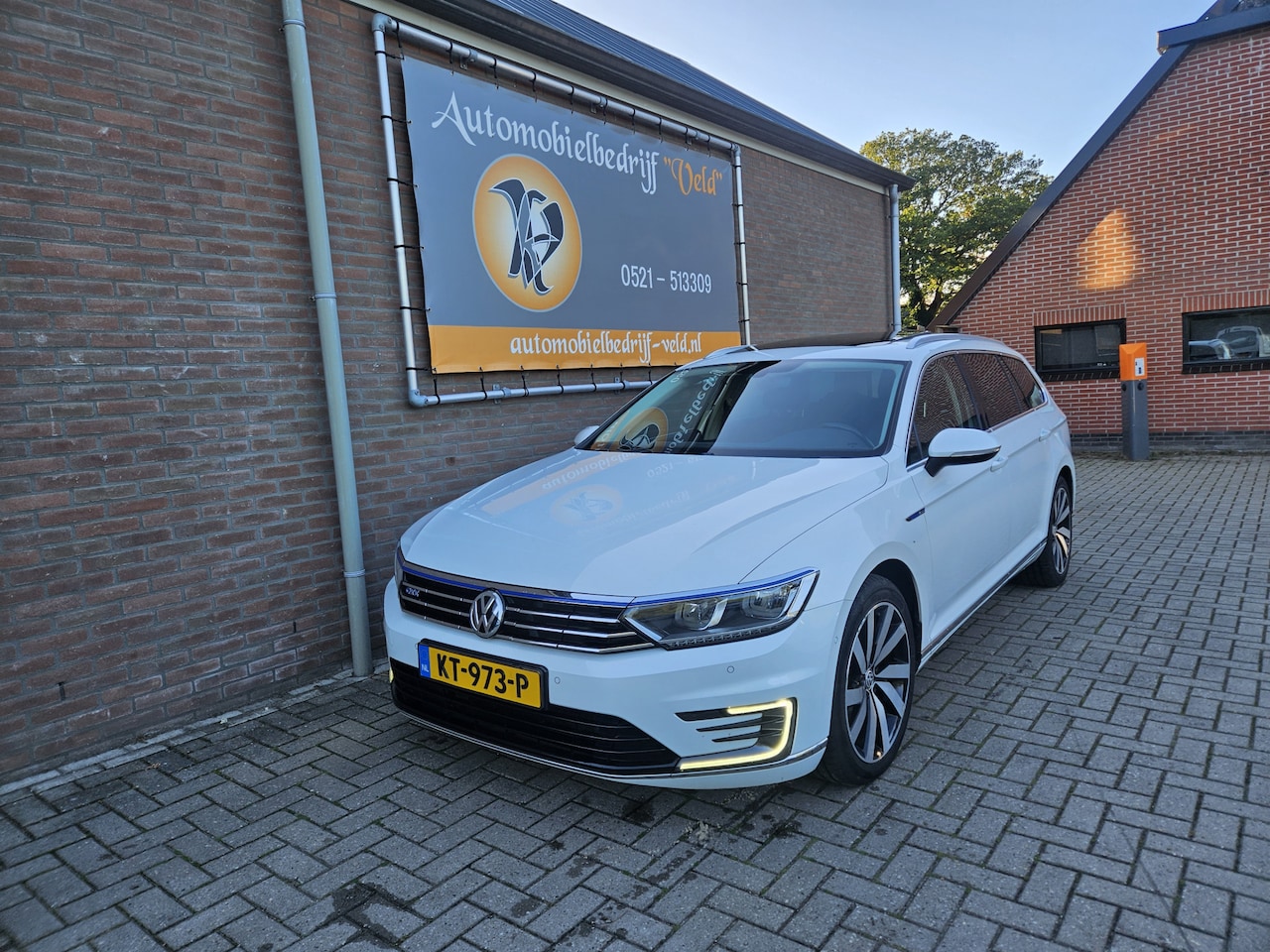 Volkswagen Passat Variant - 1.4 TSI GTE Connected Series Plus 1.4 TSI GTE Connected Series Plus - AutoWereld.nl