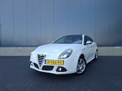 Alfa Romeo Giulietta - 1.4 T Distinctive | Schuifkanteldak | Goed onderhouden | Half lederen bekleding | Cruise c