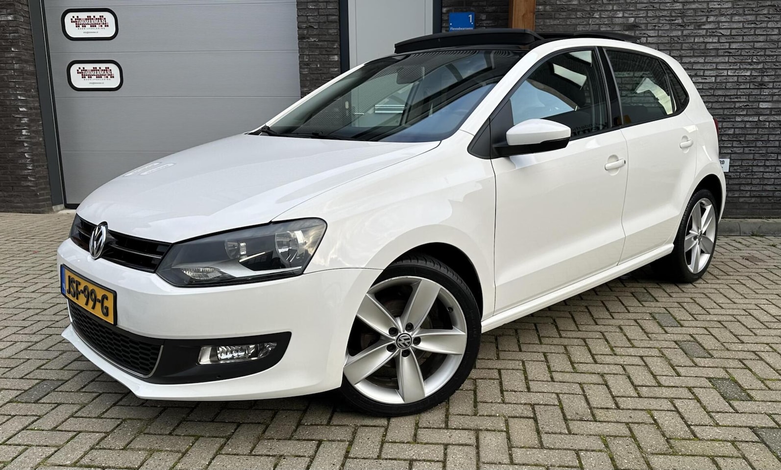 Volkswagen Polo - 1.2 TSI Highline 105PK/PANO/DSG/NAVI/PDC/17' - AutoWereld.nl