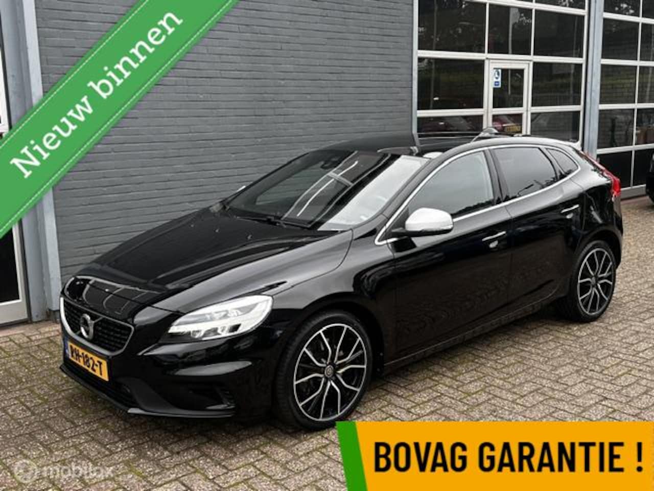 Volvo V40 - 2.0 T4 R-Design / Panoramadak / Vol leder - AutoWereld.nl