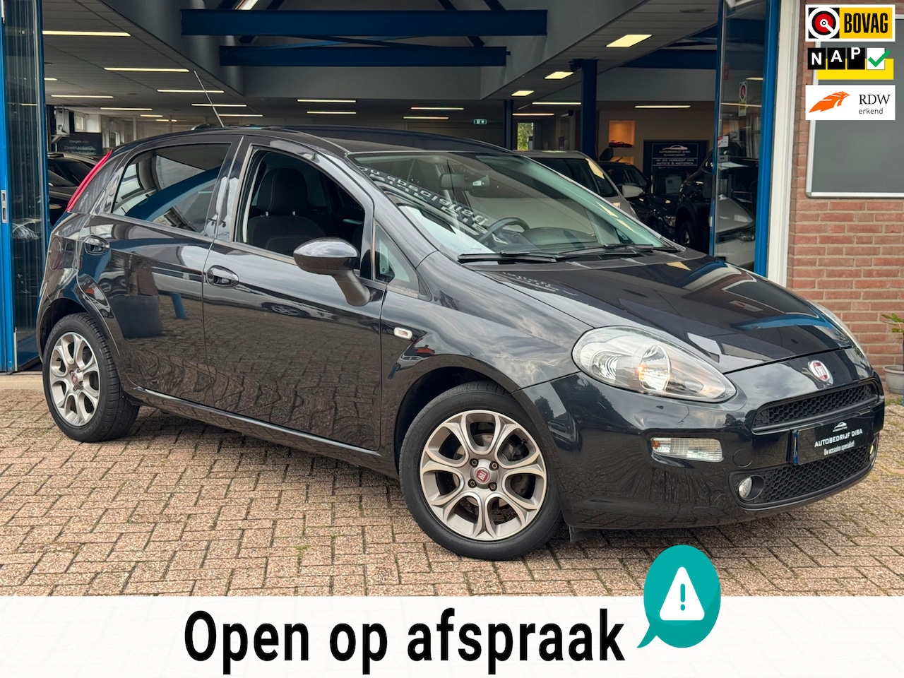 Fiat Punto Evo - 0.9 TwinAir Lounge 2017 ZWART AIRCO APK NAP! - AutoWereld.nl