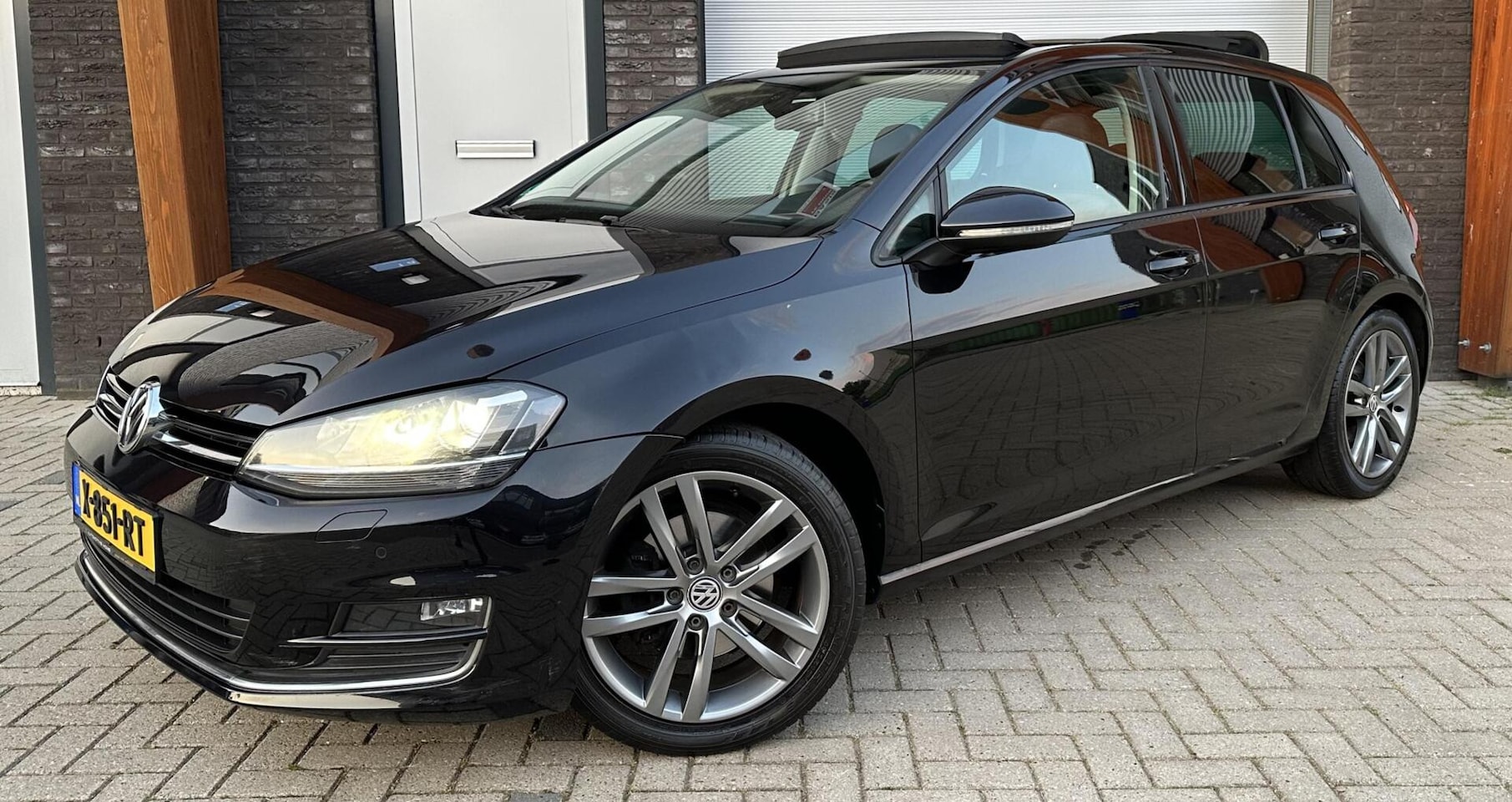 Volkswagen Golf - 1.4 TSI Highline PANO/DSG/STOELVW/LED/NAVI - AutoWereld.nl