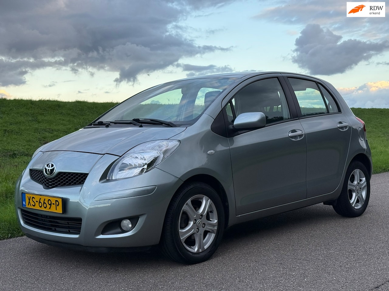 Toyota Yaris - 1.3 VVTi Aspiration | Airco | Automaat - AutoWereld.nl