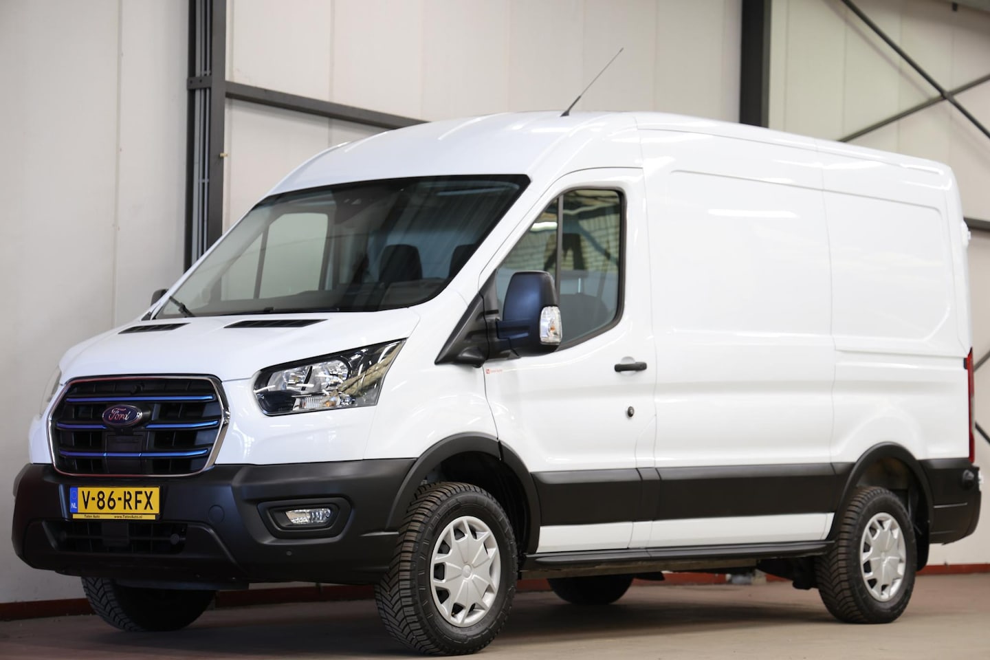 Ford E-Transit - 350 L2H2 Trend 68 kWh - AutoWereld.nl