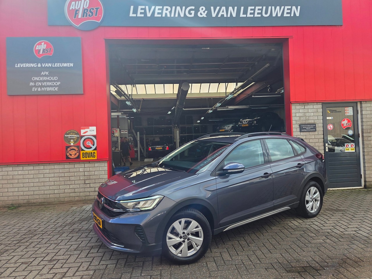 Volkswagen Taigo - 1.0 TSI Life Apple Carplay- Android auto/ Parkeersensoren voor + achter/ Rijklaarprijs! - AutoWereld.nl