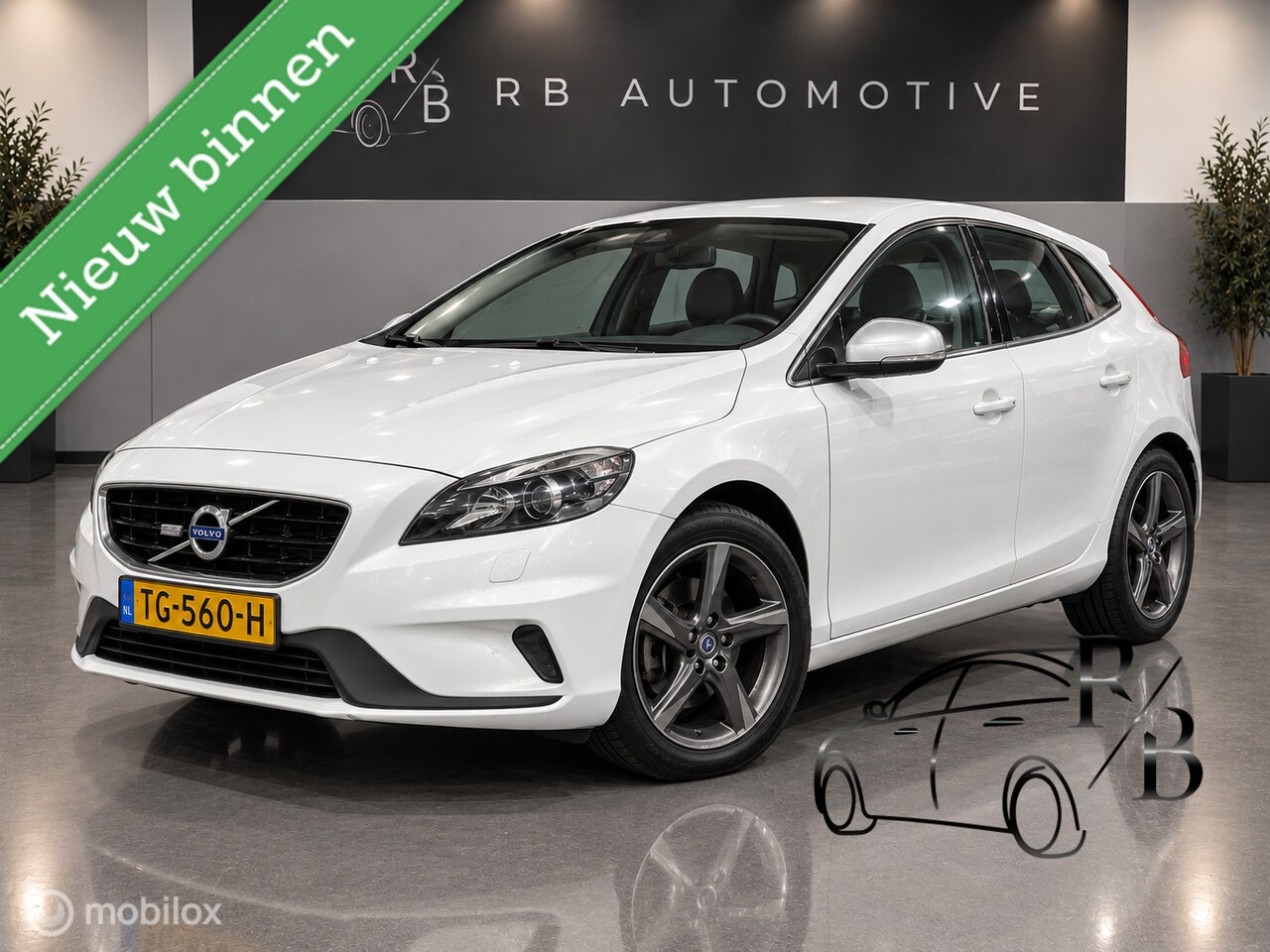 Volvo V40 - 2.0 D2 Summum NAVI CRUISE AIRCO APK - AutoWereld.nl