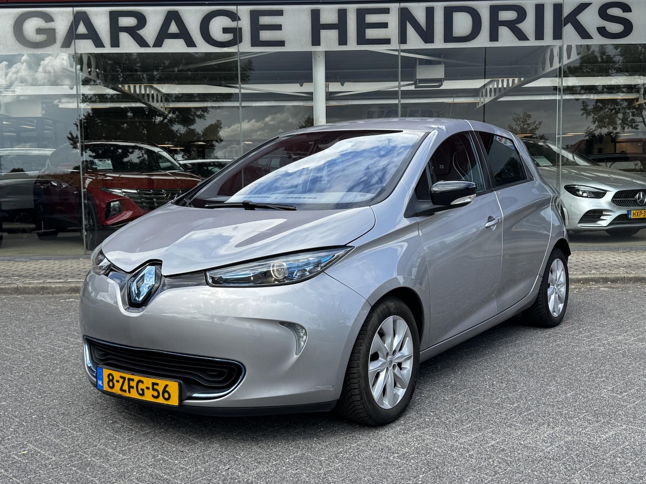 Renault Zoe - Q210 Zen Quickcharge 22 kWh (Eigen Accu) | Climate | Navi | All Season | LM velgen | Cam - AutoWereld.nl