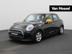 MINI 5-Deurs - 1.5 One Essential | Navigatie | LMV | Parkeer sensoren | Climate control | Union Jack acht