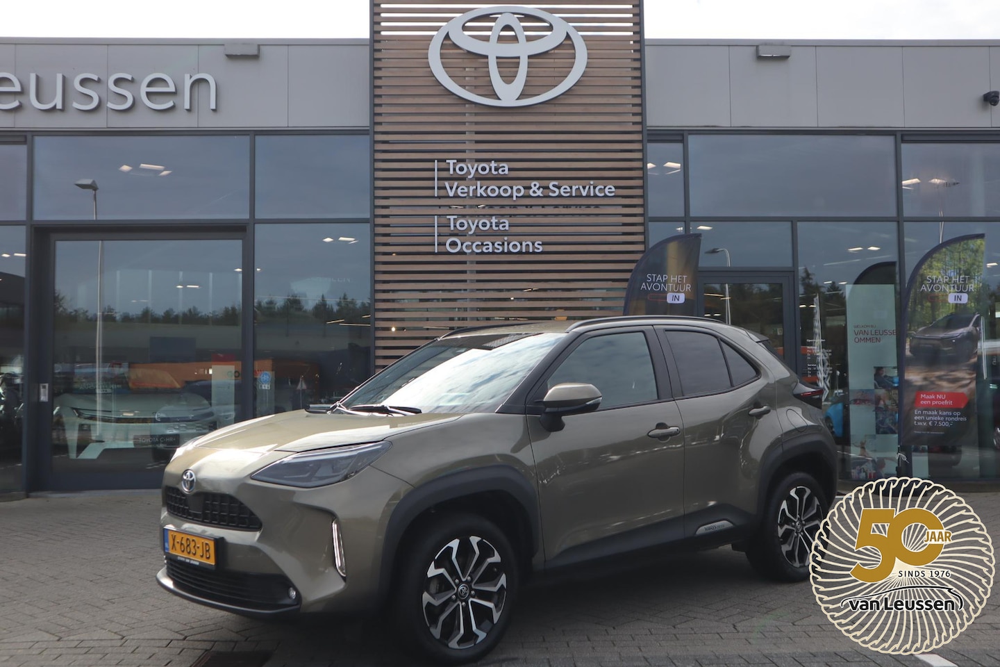 Toyota Yaris Cross - 1.5 HYBRID DYNAMIC NL-AUTO 17"LMV APPLE/ANDROID LED-PAKKET PRIVACY-GLASS KEYLESS - AutoWereld.nl