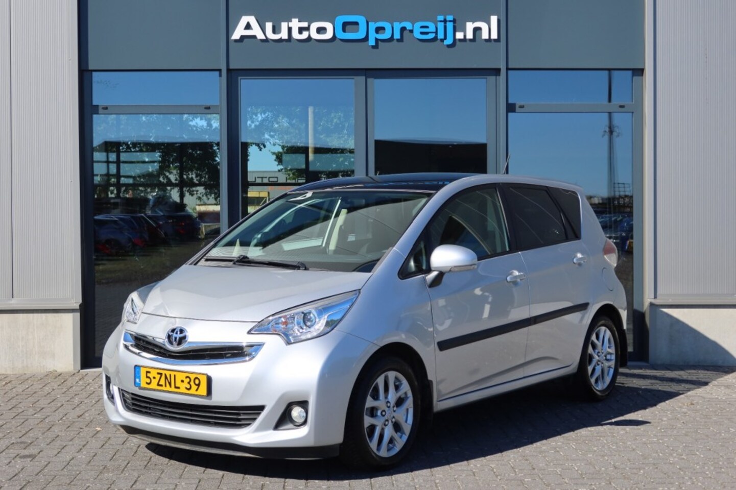 Toyota Verso S - 1.3 VVT-i Trend AUTOMAAT Clima, Camera, Panoramadak, Cruise, Trekhaak, LM-Velgen - AutoWereld.nl