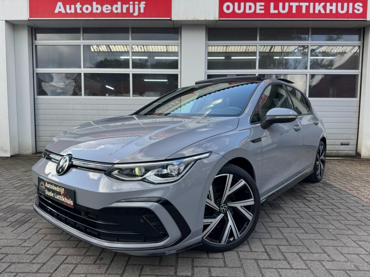 Volkswagen Golf - 1.5 TSI R-Line Pano IQ.Light ACC harman/kardon App-Connect - AutoWereld.nl