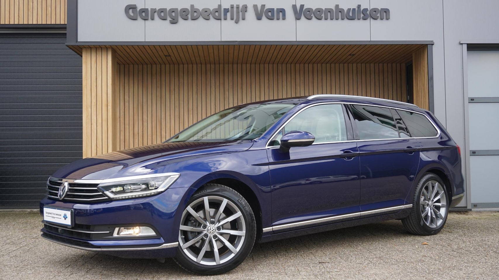 Volkswagen Passat Variant - 2.0 TSI 220PK DSG Highline Pano.Dak Leder DynAudio 360-View Standkachel HUD *Complete Pass - AutoWereld.nl