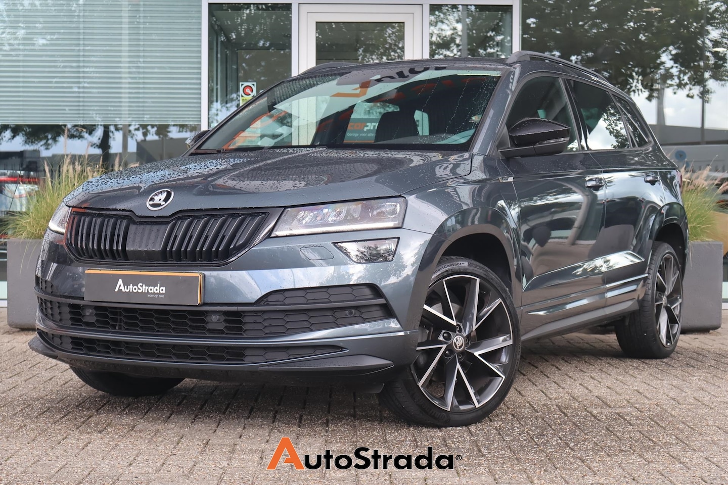 Skoda Karoq - 1.5 SportLine TSI ACT 150pk | Virtual | ACC | Camera | Keyless | Stoelverwarming | Climate - AutoWereld.nl