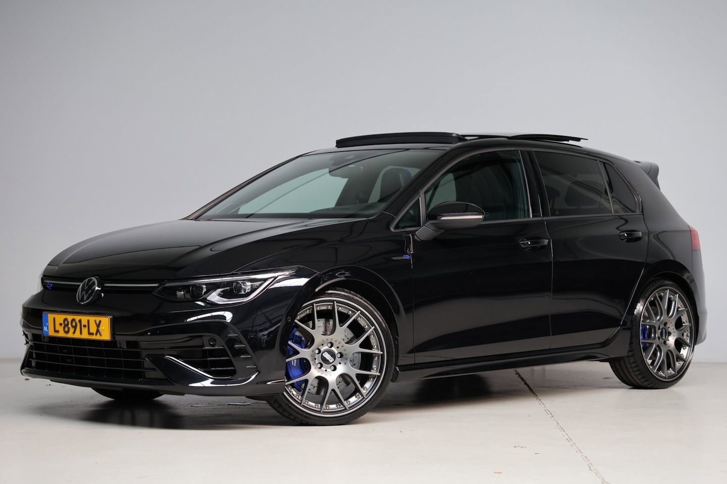 Volkswagen Golf - 2.0 TSI R 4Motion Performance Pack | panoramadak | head up | IQ light | leder | stoelkoeli - AutoWereld.nl