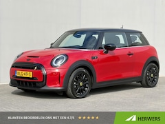 MINI Electric - Classic 33 kWh / SOH 95% / All Season banden / Apple Carplay/Android Auto / Navigatie / St