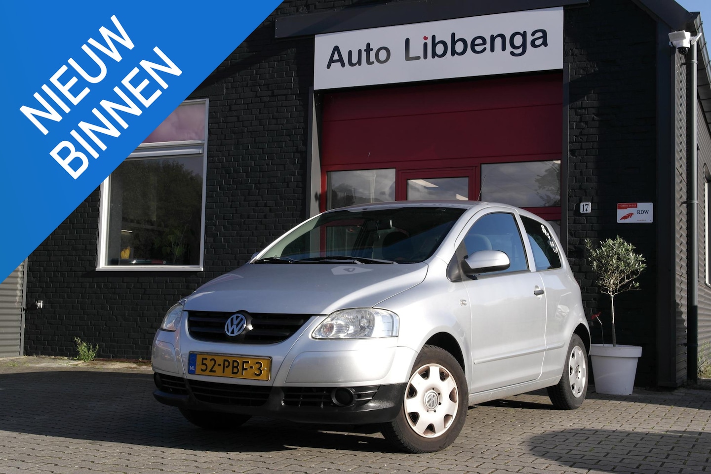 Volkswagen Fox - 1.2 Trendline 107.000 KM! / STUURBEKR. / RADIO-CD TELEFOON / METALLIC LAK / APK TOT 09-202 - AutoWereld.nl