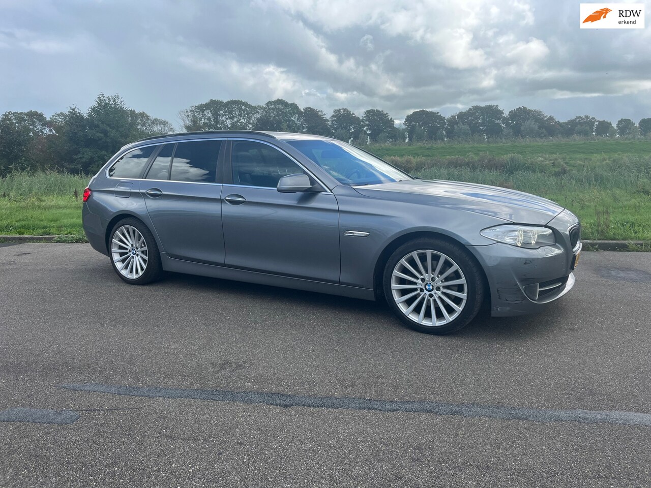 BMW 5-serie Touring - 523i High Executive BJ 2010 / AIRCO / OPEN DAK / ZEER NETTE STAAT - AutoWereld.nl