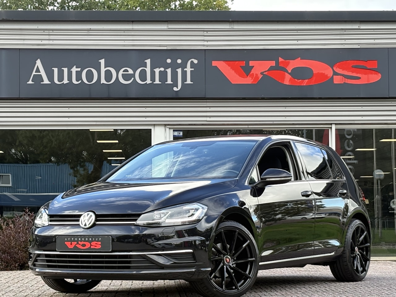 Volkswagen Golf - 1.0 TSI Highline DSG | ACC | Stuurverwarming | LED | 19 inch | - AutoWereld.nl