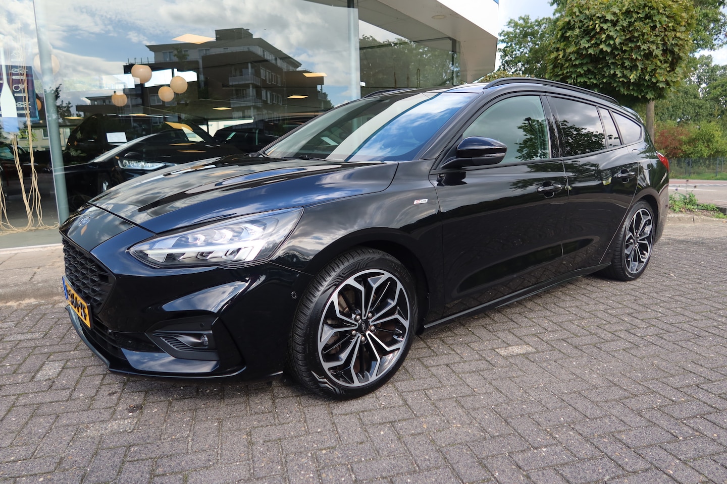 Ford Focus Wagon - 1.5 150PK EcoB ST-Line AUTOMAAT All-Season I Trekhaak - AutoWereld.nl