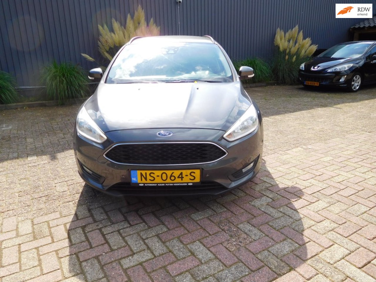 Ford Focus Wagon - 1.0 Titanium zeer nette auto - AutoWereld.nl