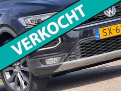 Volkswagen T-Roc - 1.0 TSI Style - Deep Black Pearl - Panorama/Adaptive Cruise/Digital Cockpit