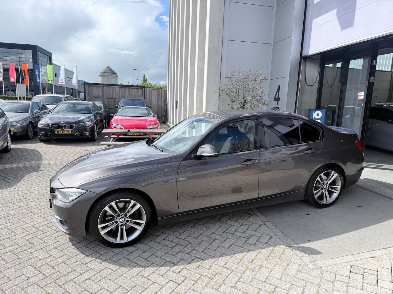 BMW 3-serie - 328i High Executive Sport! AUTOMAAT! NAP! INRUIL MOGELIJK! - AutoWereld.nl