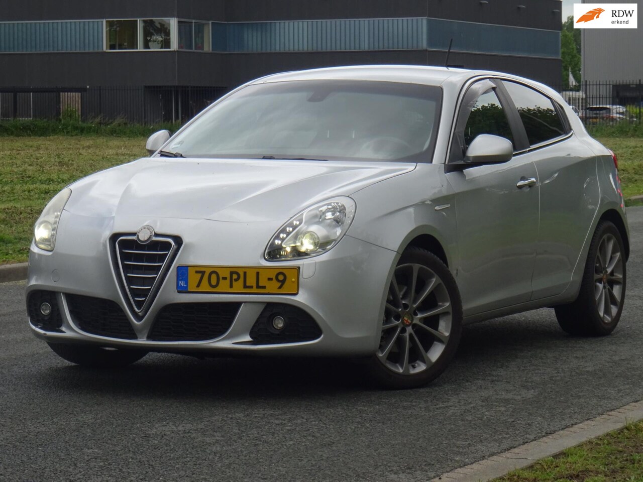 Alfa Romeo Giulietta - 1.4 T Distinctive CLIMA/CRUISE/PDC/APK - AutoWereld.nl