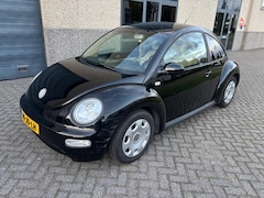 Volkswagen New Beetle - 2.0 Highline AUTOMAAT! Nieuwe APK! Airco Leer Goede staat.