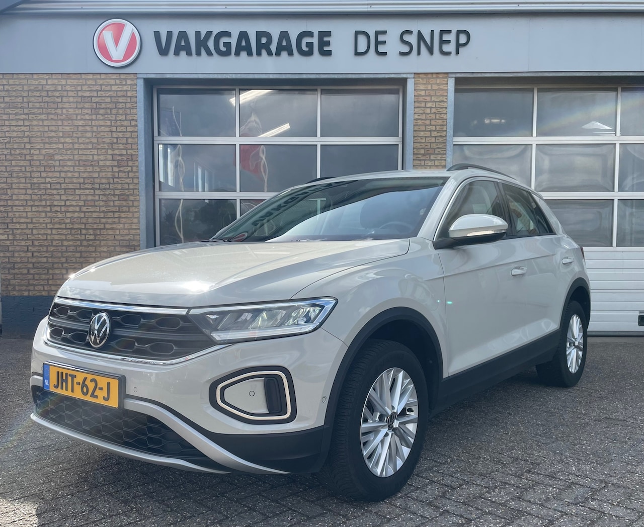 Volkswagen T-Roc - 1.5 TSI Automaat, SOS module etc. Berichten via marktplaats zie tekst onderaan de adverten - AutoWereld.nl
