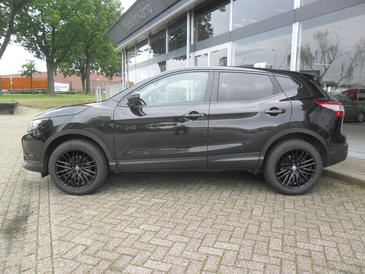 Nissan Qashqai - 1.6 N-Connecta BLACK EDITION