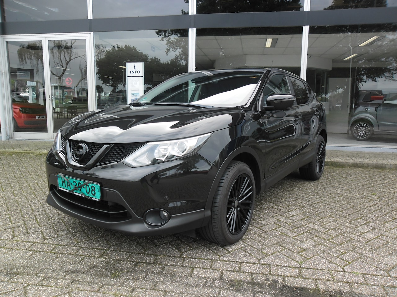 Nissan Qashqai - 1.6 N-Connecta BLACK EDITION