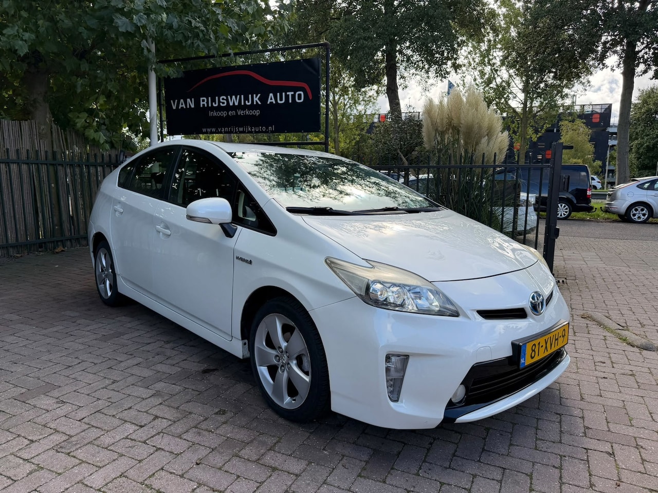 Toyota Prius - 1.8 Dynamic Business Xenon Leder Cam - AutoWereld.nl