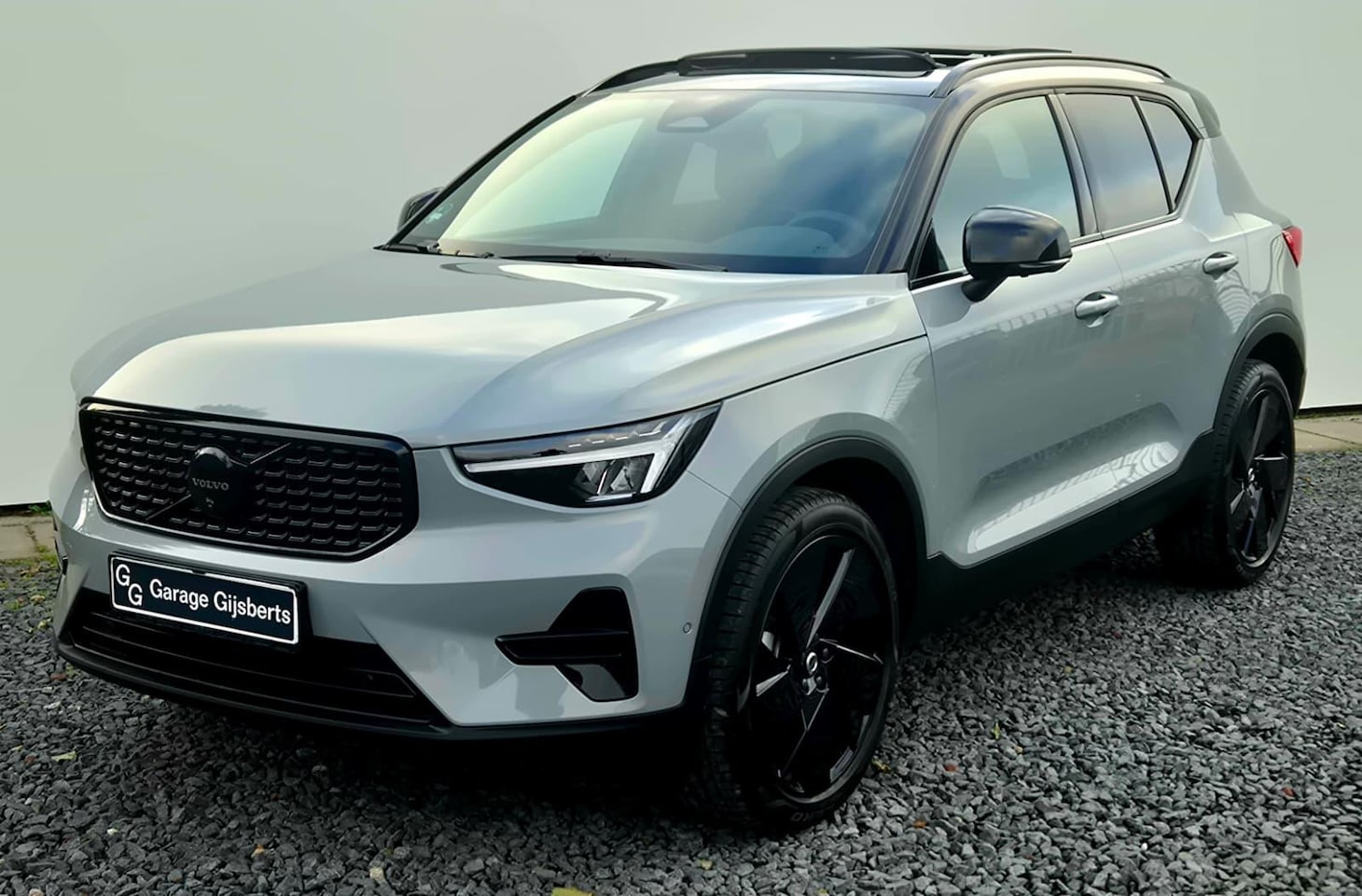 Volvo XC40 - 2.0 B3 Ultra Black Edition Panoramadak - 360 Camera - 19 Lichtmetalen wielen - Lounge-pakk - AutoWereld.nl