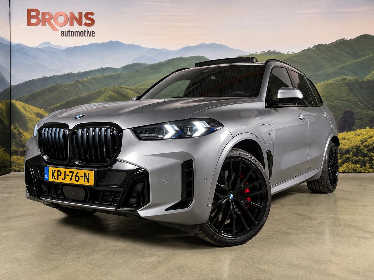 BMW X5 - xDrive50e M-sport l Pano l HUD l 22INCH l Trekhaak - AutoWereld.nl