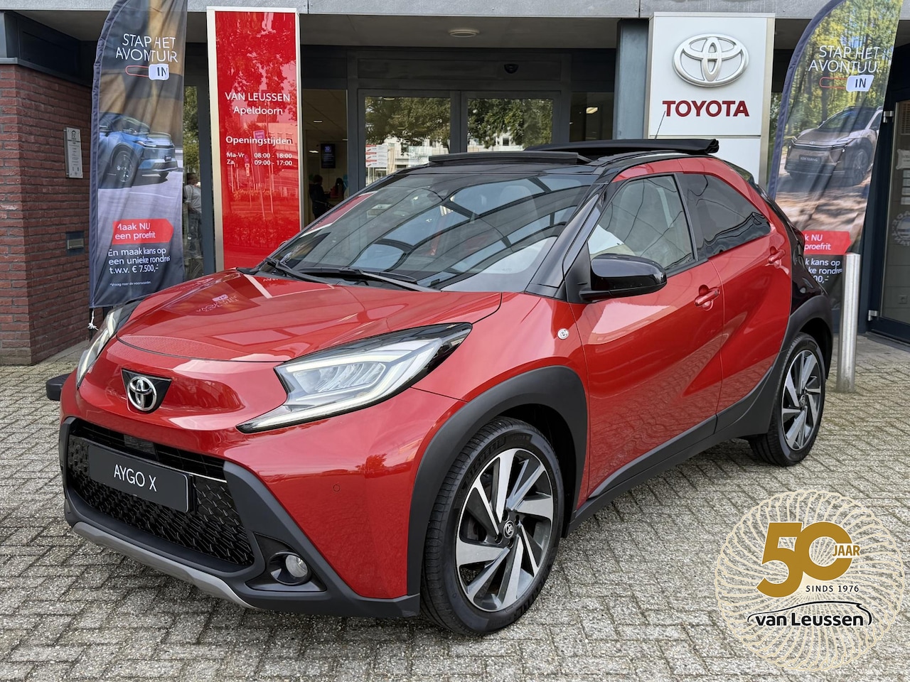 Toyota Aygo X - 1.0 VVT-i MT Envy CABRIO KEYLESS PARK-SENSOREN STOELVERWARMING APPLE/ANDROID LM-VELGEN 18" - AutoWereld.nl