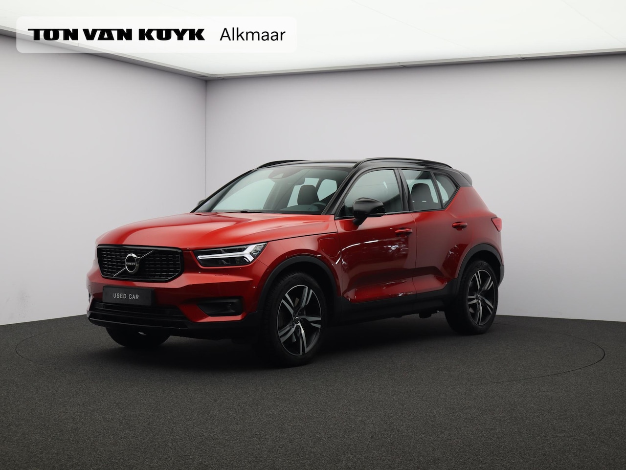 Volvo XC40 - T4 Recharge R-Design / Trekhaak / Leder / Stoel+stuur+achterbankverwarming - AutoWereld.nl