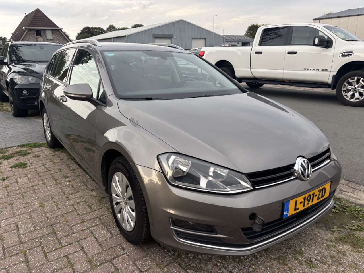 Volkswagen Golf Variant - 1.6 TDI 2016 MOTORSCHADE Export - AutoWereld.nl