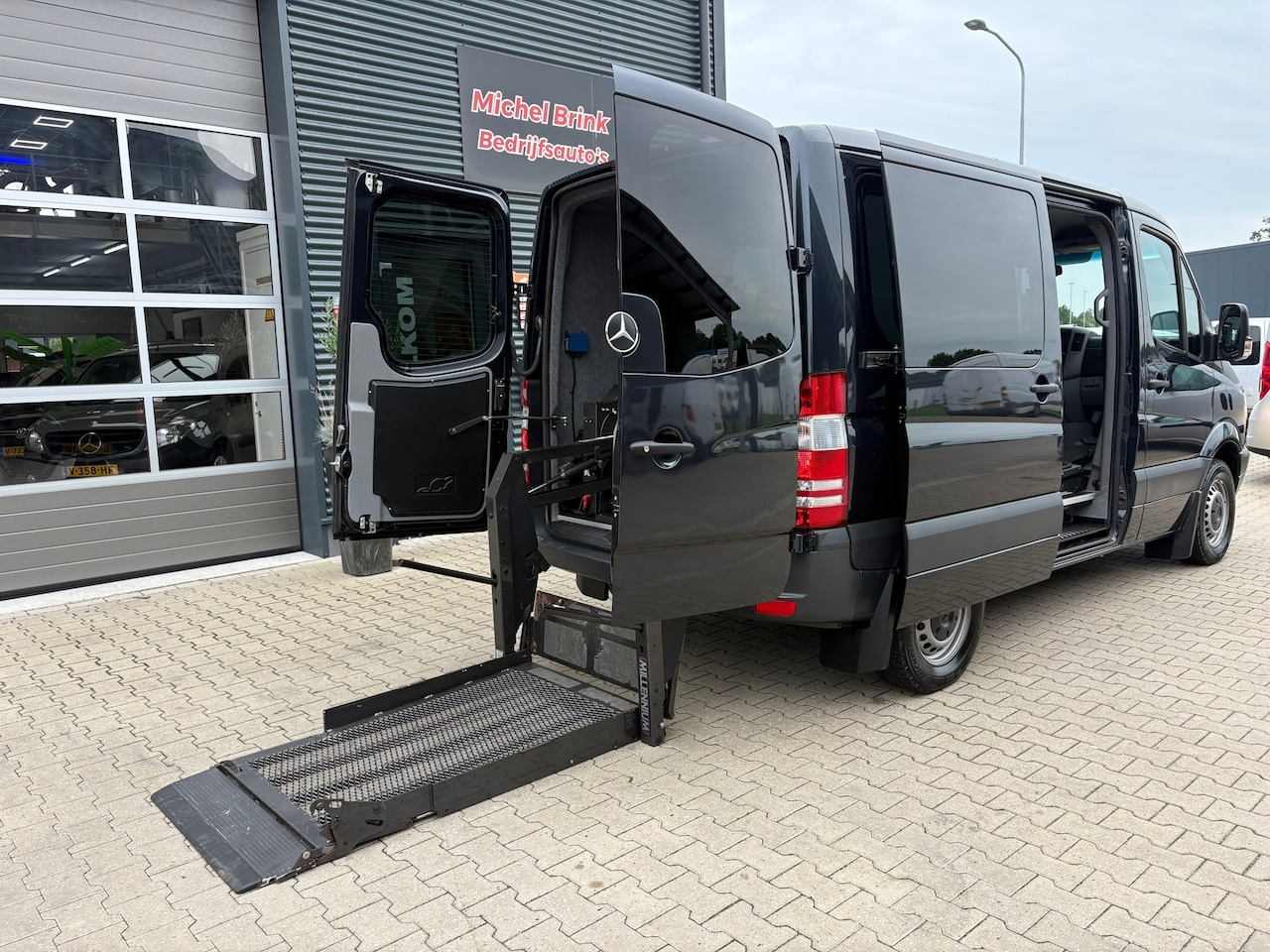 Mercedes-Benz Sprinter - 219 3.0 CDI 325 Invalide Rolstoel Vervoer - AutoWereld.nl