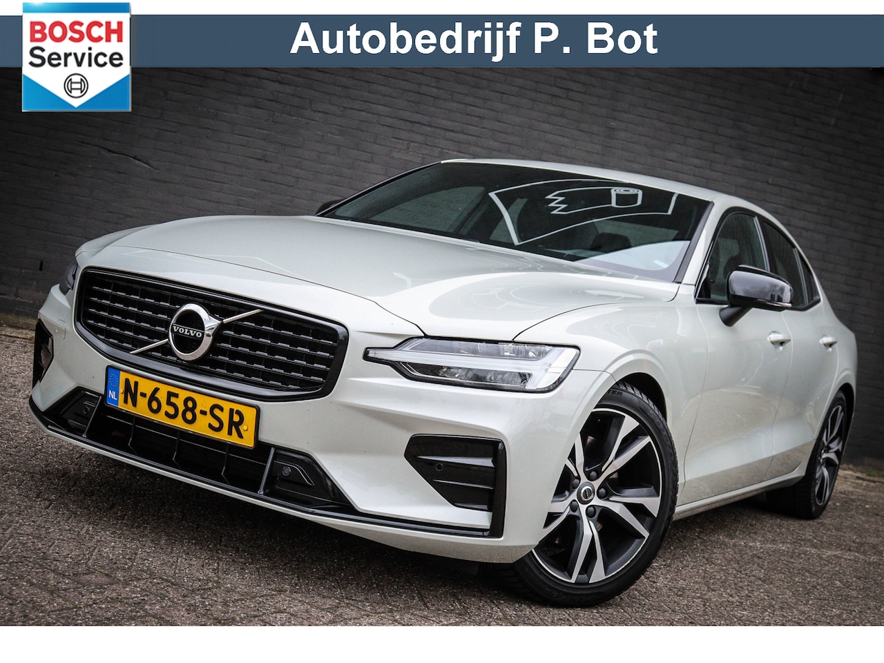 Volvo S60 - 2.0 B4 R-Design Navi/Camera/Leder/Trekhaak - AutoWereld.nl