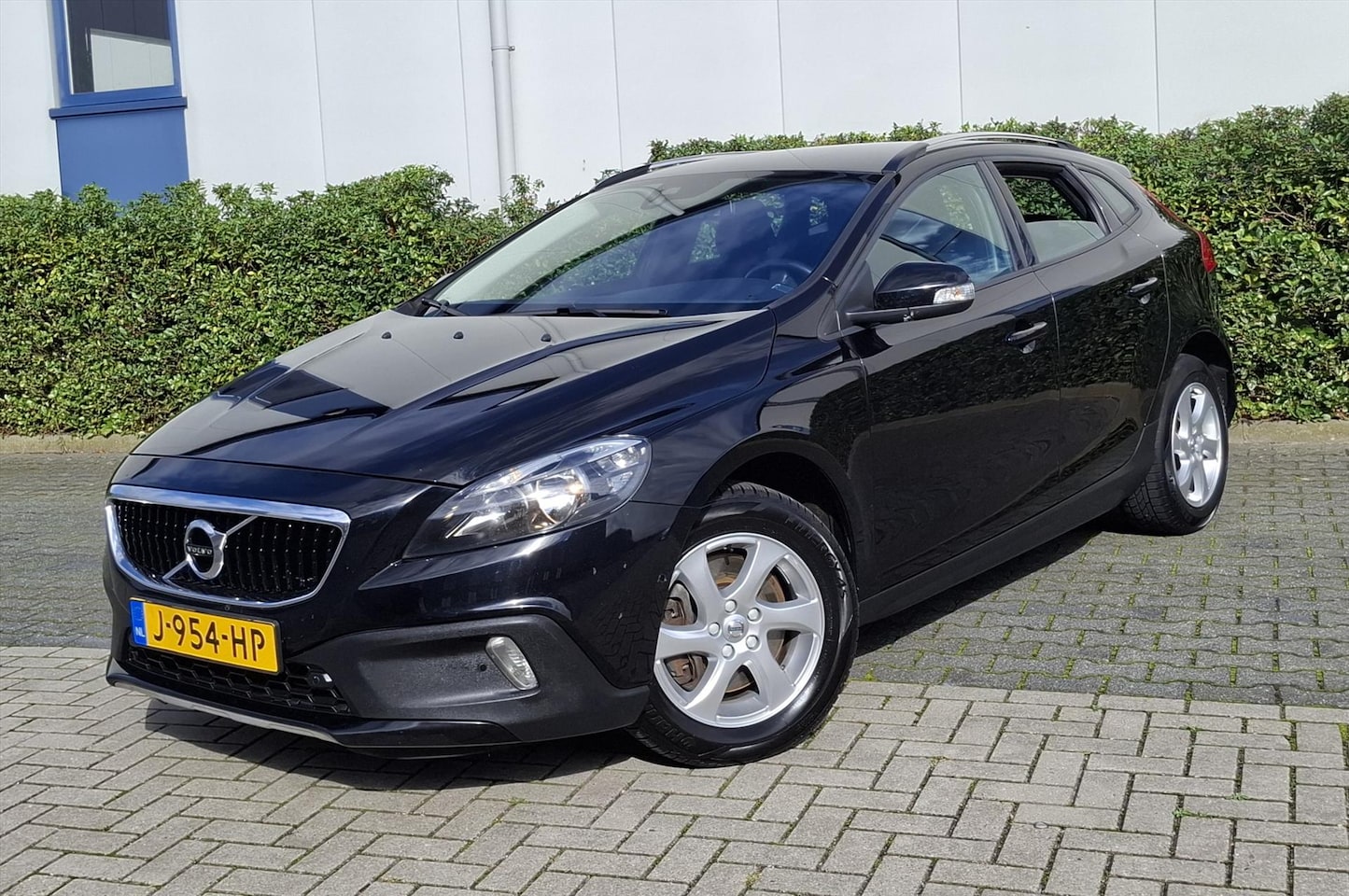 Volvo V40 Cross Country - 2.0 D2 120PK Momentum Navigatie - AutoWereld.nl