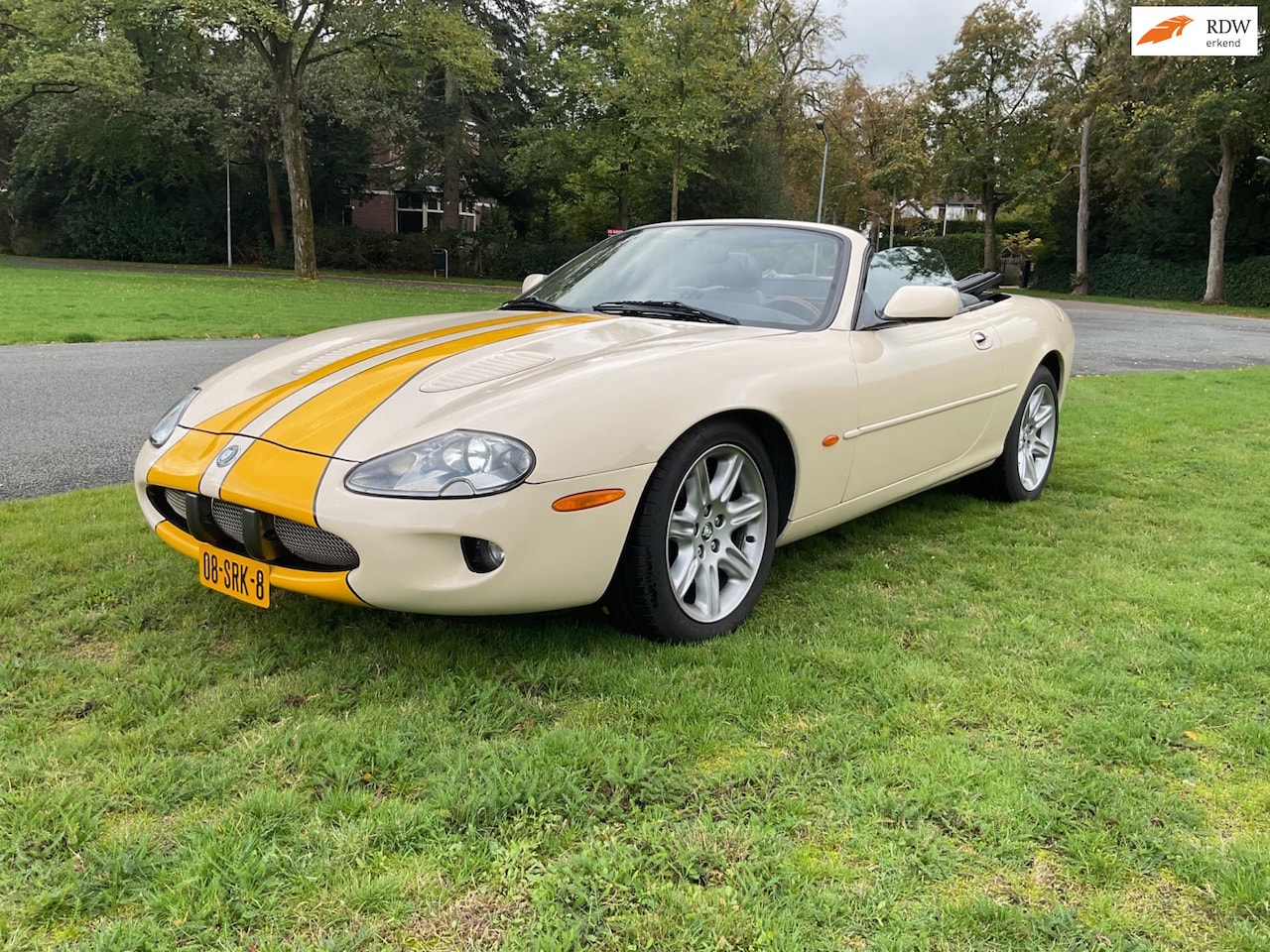 Jaguar XK8 - 4.0 V8 Convertible 4.0 V8 Convertible, unieke kleurstelling, izgst! - AutoWereld.nl